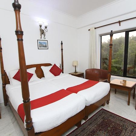Hotel Palm Greens New Delhi Bagian luar foto