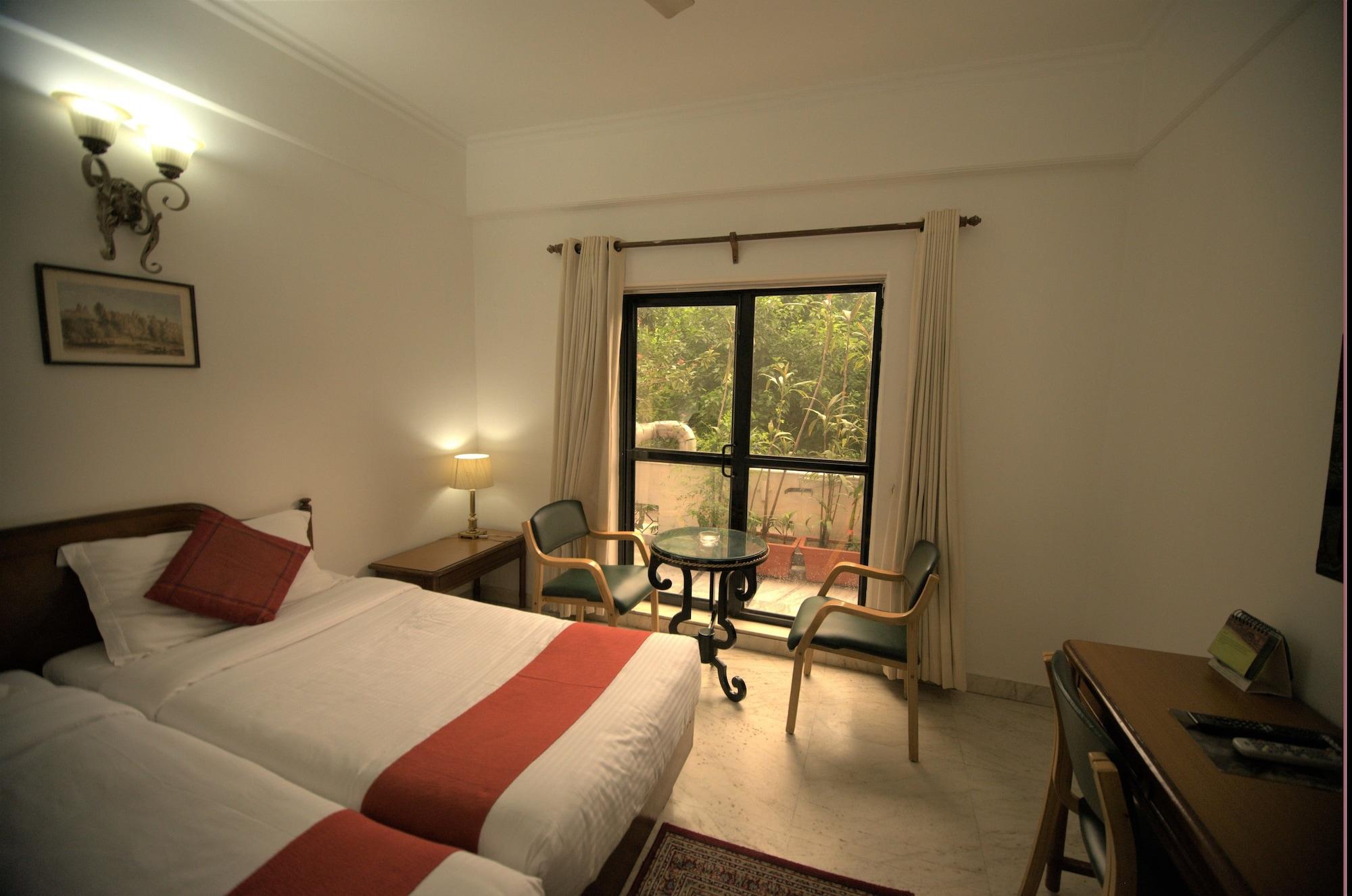 Hotel Palm Greens New Delhi Bagian luar foto