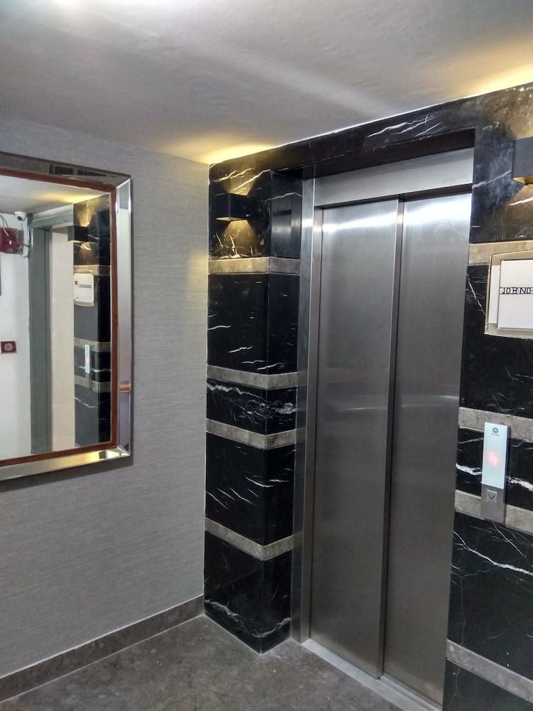 Hotel Palm Greens New Delhi Bagian luar foto