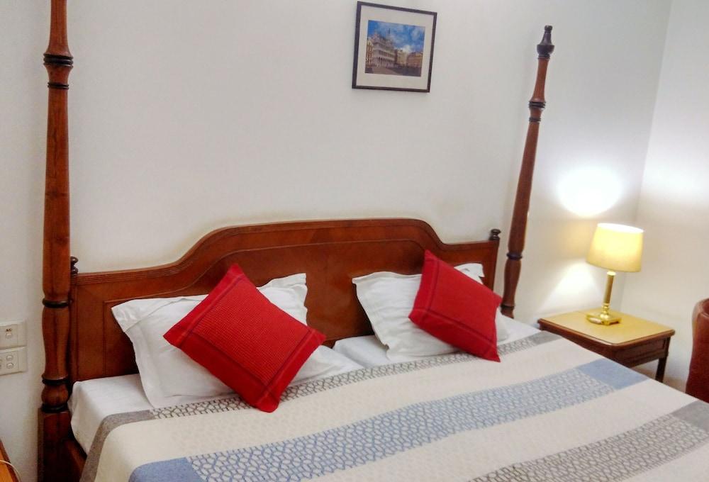 Hotel Palm Greens New Delhi Bagian luar foto