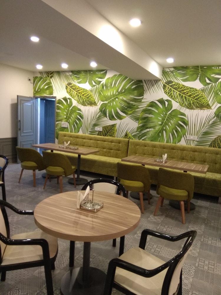 Hotel Palm Greens New Delhi Bagian luar foto