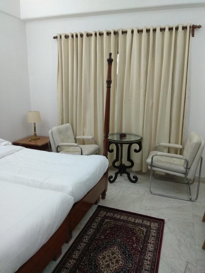 Hotel Palm Greens New Delhi Bagian luar foto