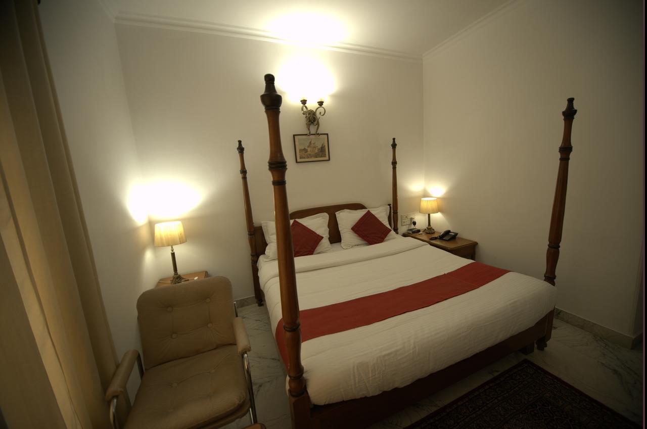 Hotel Palm Greens New Delhi Bagian luar foto