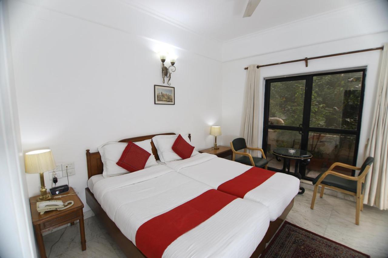 Hotel Palm Greens New Delhi Bagian luar foto