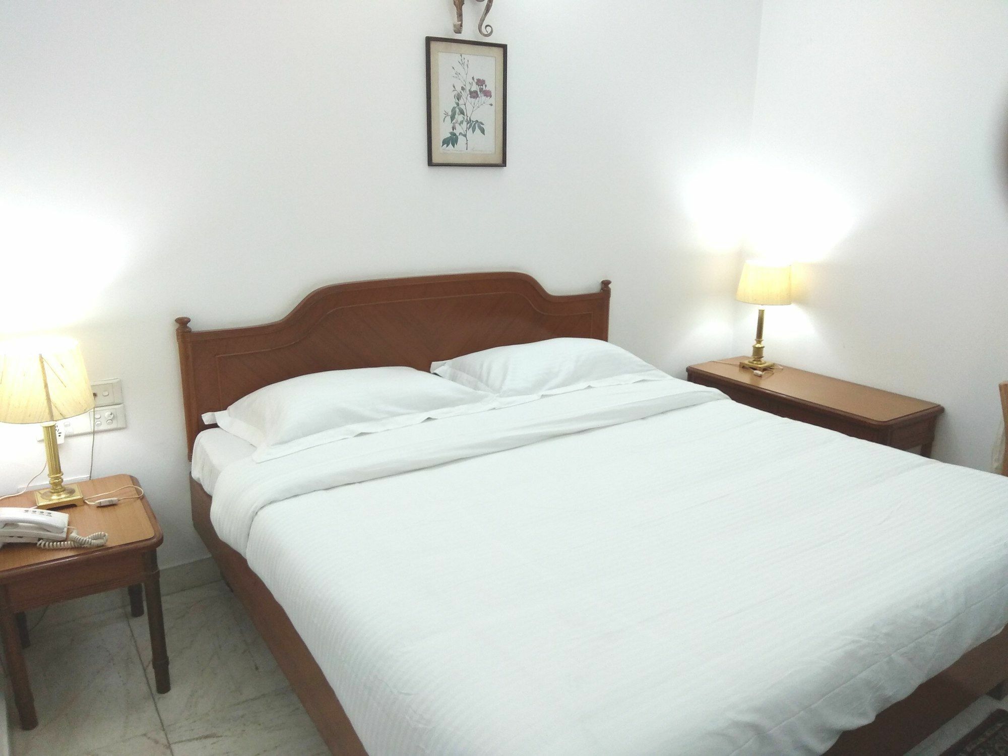 Hotel Palm Greens New Delhi Bagian luar foto