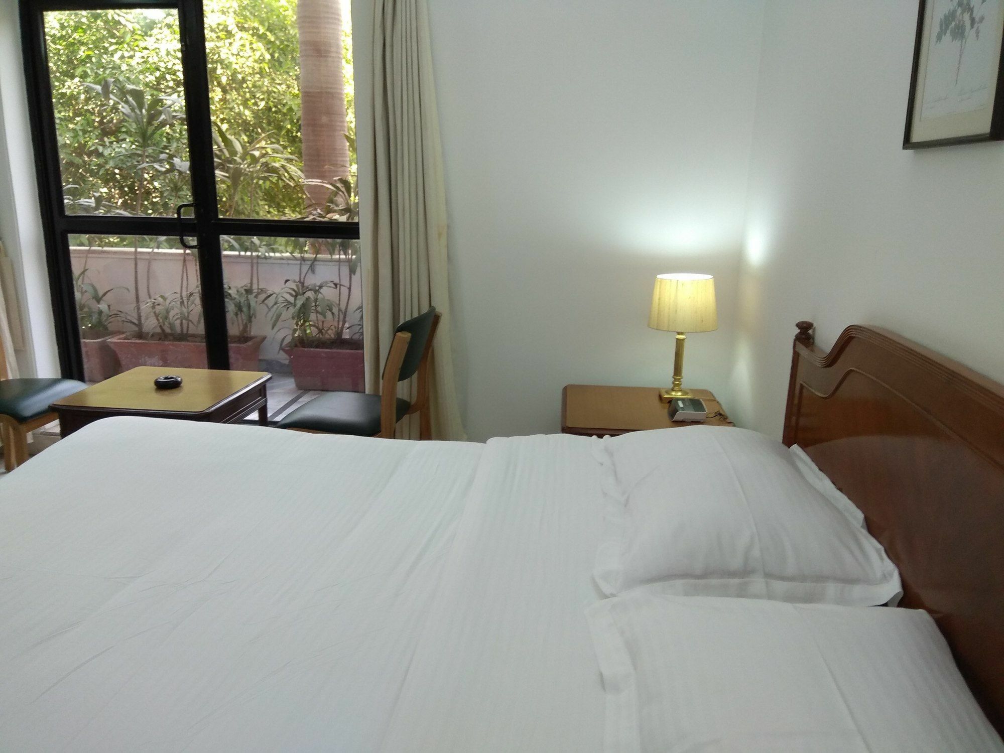 Hotel Palm Greens New Delhi Bagian luar foto